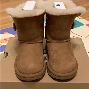 Like New Toddler Bailey Button II -Chestnut SIZE 7